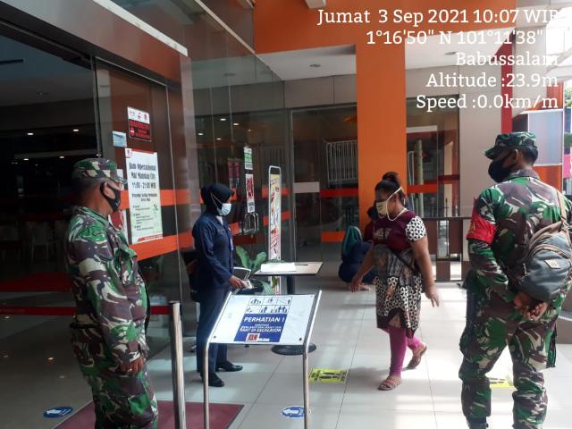 TNI Koramil 04/Mandau Sosialisasi Terapkan 3 M Sesuai Prokes C-19 di Mall City Mandau