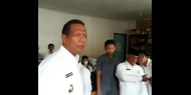 Video Sidak Disdukcapil Kampar Bupati Kampar Marahi Kadisdukcapil Zamzami