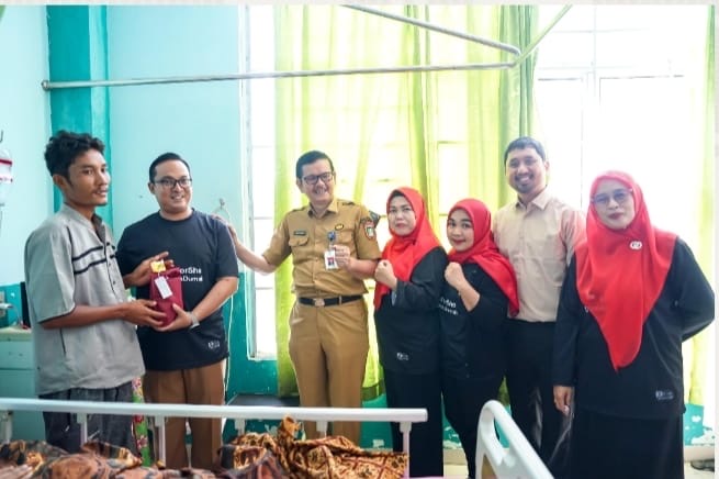 Peringati Hari Ayah Nasional,DPPPA Kota Dumai Beri Apresiasi Kepada Para Ayah Di RSUD dr.Suhatman,MA