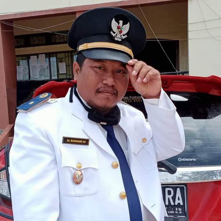 Al Bukhari Lurah Bagan Keladi & PKK Salurkan Bantuan Banjir