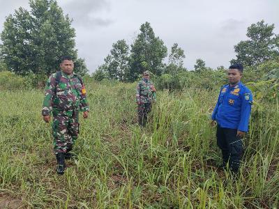 Walau Musim Hujan Babinsa Koramil 03/Mandau Tetap Lakukan Patroli Karhutla