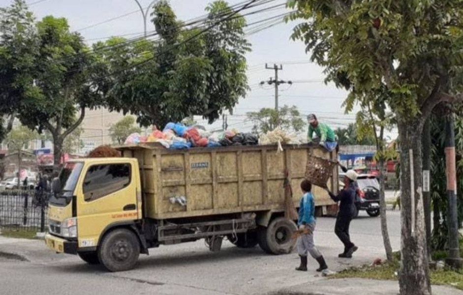 Angkutan Sampah di Pekanbaru Dipasang GPS