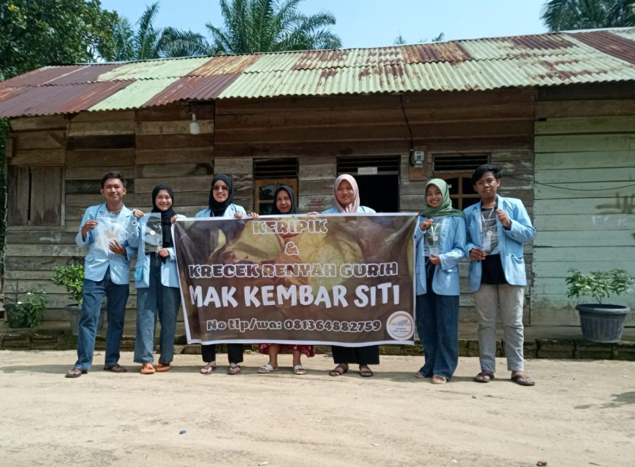 Tingkatkan Mutu UMKM,  Mahasiswa KKN UNRI Gelar Sosialisasi Mengenai Pemasaran Modern terhadap UMKM 