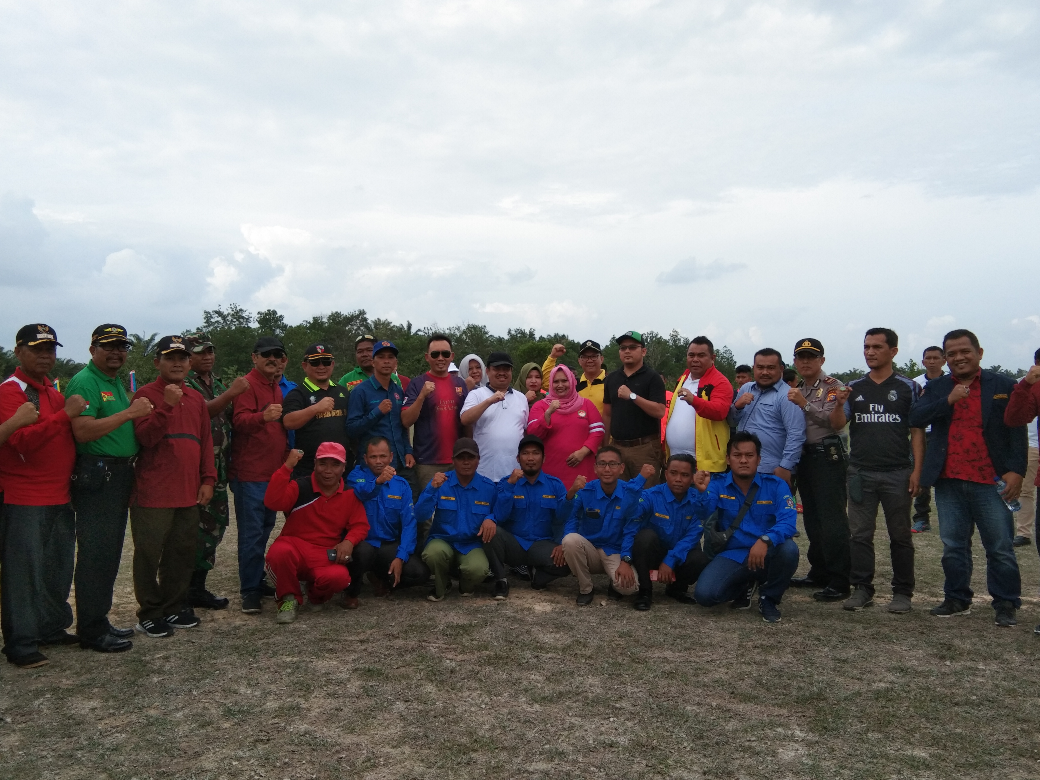 Bupati Bengkalis Resmi Buka Turnamen Sepak Bola U-18 Di Simpang Lima Desa Petani