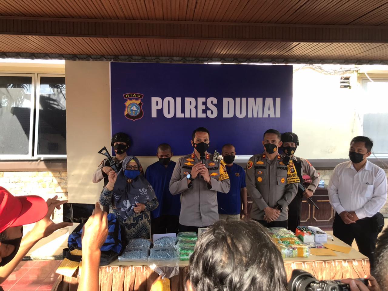 Polres Dumai Bekuk Dua Kurir Bersama  ± 23 Kilogram Shabu Dan 19.937 Butir Pil Ekstasi