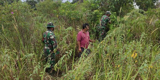Koramil 03/Mandau Telusuri Semak Belukar Cegah Karhutla Dititik Rawan Api