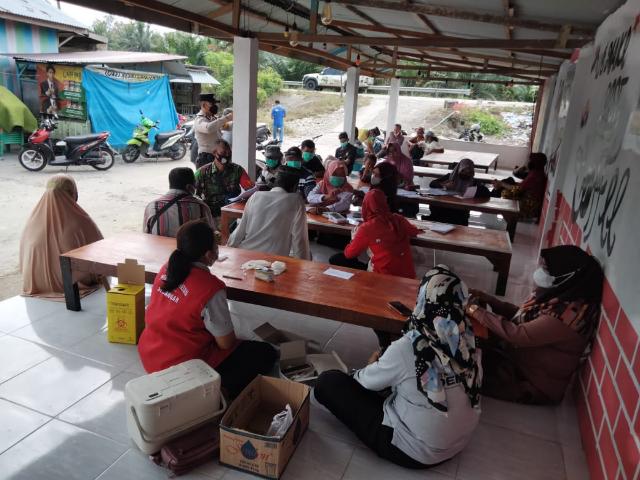 Percepatan Vaksinasi Lansia TNI Koramil 03/Mandau Door to door Seputaran Jl.Suka Maju