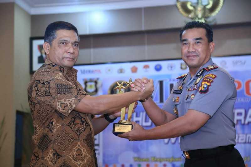 Kapolresta Pekanbaru Terima Penghargaan Polisi Sosial dari Mitrapol