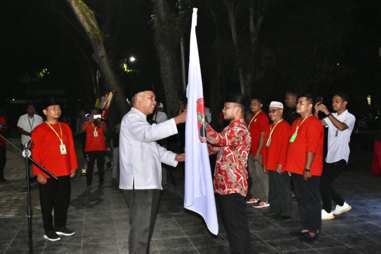 Dr Kamsol Resmi Lantik Seniman Batobo Kampar