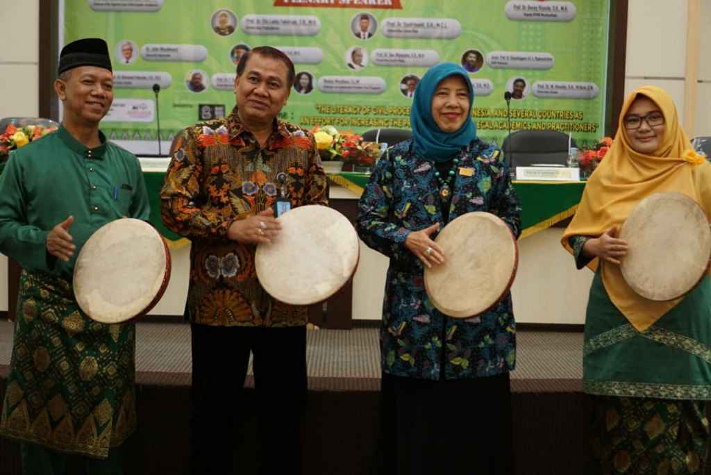 Konference ADHAPER di Fakultas Hukum UIR Dihadiri Pembicara Australia, Malaysia dan Singapura