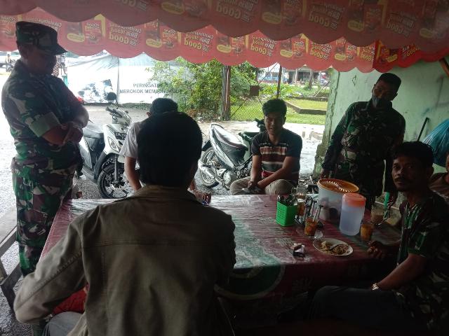 Babinsa Koramil 03/Mandau Laksanakan Giat Himbauan Gunakan Masker dan Jaga Kesehatan