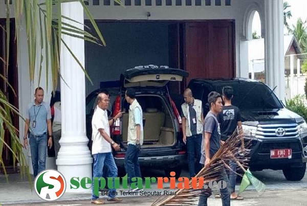 KPK Geledah Rumah Dinas Bupati Bengkalis
