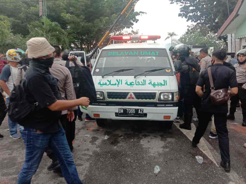 Ambulance Dicurigai dan Dihadang Polisi, LBH FPI : Apakah sudah Hilang Rasa Kemanusiaan ?