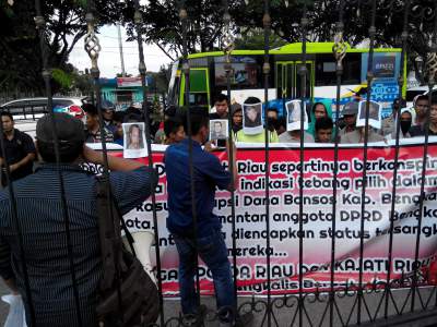 Merasa Belum Puas, Massa AMBB Kembali Datangi Polda dan Kejati Riau