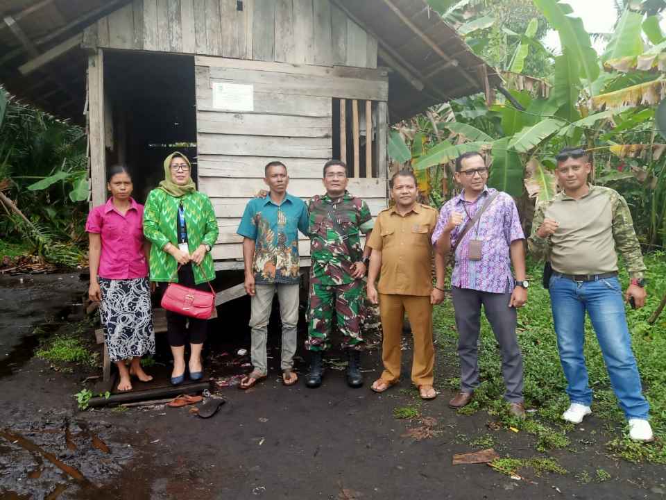 Kodim 0303 Bengkalis Bersama BRI Tinjau Rumah Tidak Layak Huni
