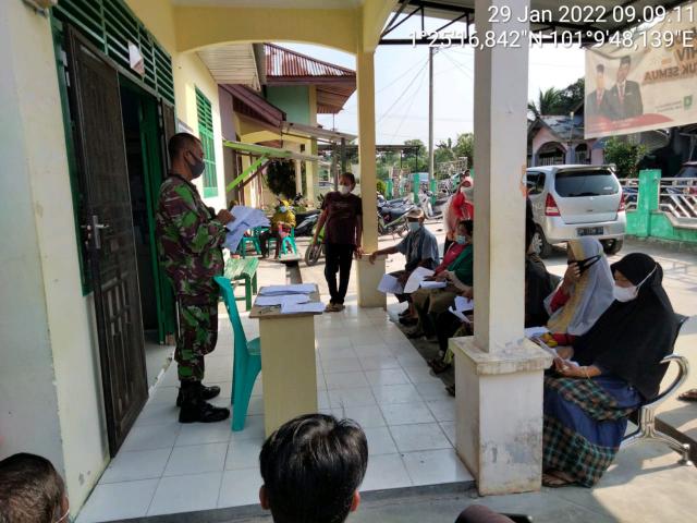 TNI Koramil 03/Mandau Dampingi Pelaksanaan Vaksinasi Nakes Boncah Mahang