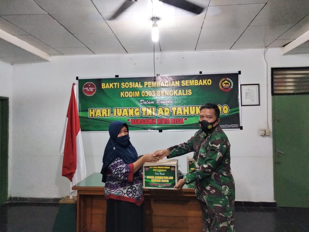 Peringatan Hari Juang Kartika Ke -75, Koramil 04/Mandau Bagi Sembako Kepada Pensiunan dan Warakwuri