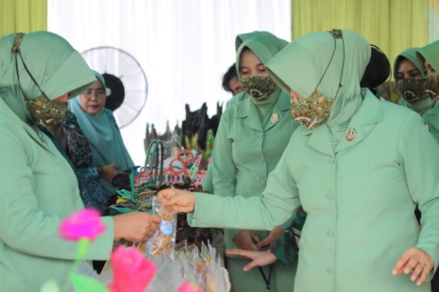 Ketua Persit Pangdam I/BB Kunjungi Galeri Keterampilan Persit Cabang LII Kodim 03/Bengkalis