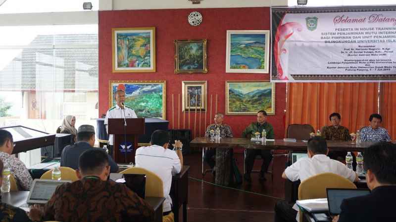 Rektor Buka Training SMPI, LPM UGM Berpesan UIR Harus Bangun Sistem Agar Mutu Bertahan