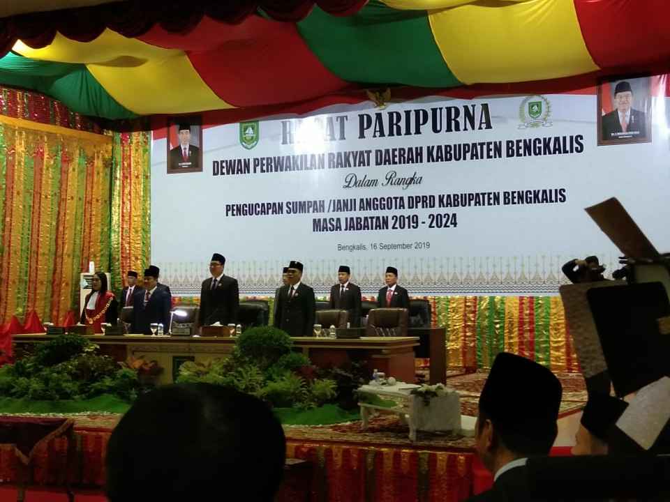 Bupati Bengkalis Hadiri Pelantikan 45 Wakil Rakyat Terpilih