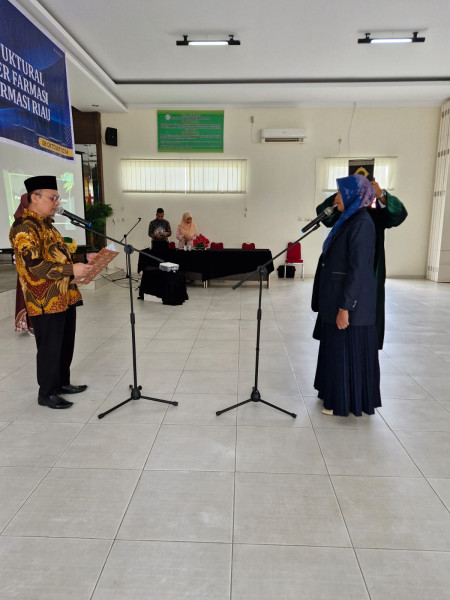 Pelantikan ketua Prodi D3 Farmasi, STIFAR Riau berjalan sukses