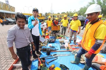 PLN Wajibkan Vendor Pembangunan Jaringan Untuk Tunjukan Kesiapan Peralatan Kerja