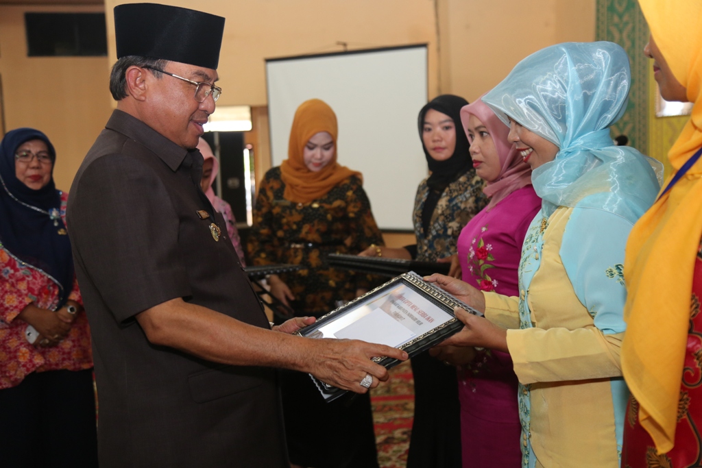Bupati Wardan Hadiri Lomba Cipta Menu Serba Ikan TP PKK
