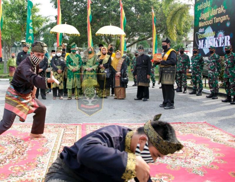 Brigjen TNI M Syech Ismed, Putra Melayu yang Ditepuk Tepung Tawar Oleh LAM Riau