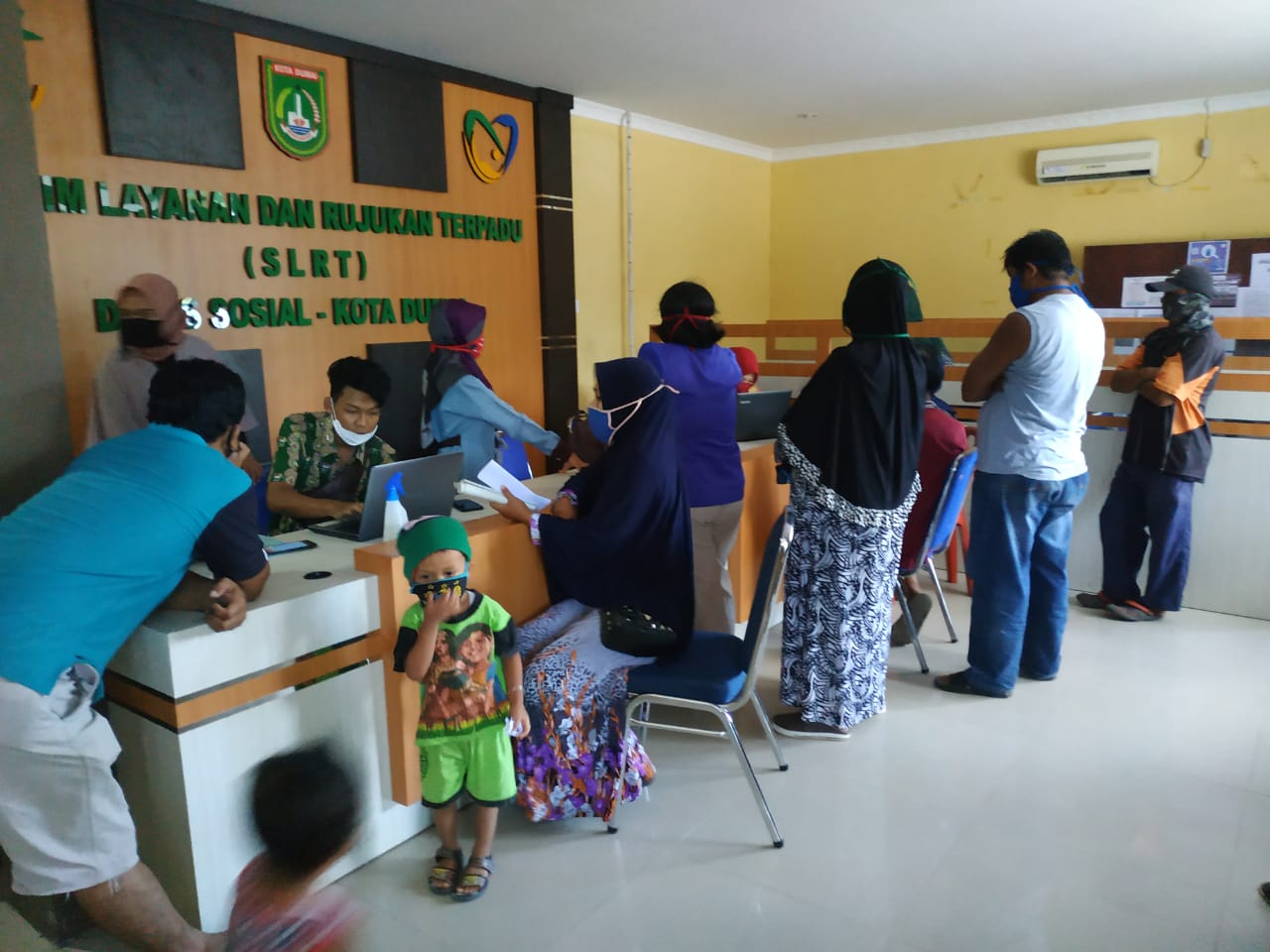 Diduga Kadis Sosial Dumai Elergi ditemui Media Terkait Bansos