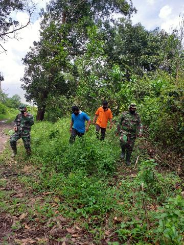 Babinsa Koramil 04/Mandau Laksanakan Patroli Karhutla di Desa Tasik Serai Timur