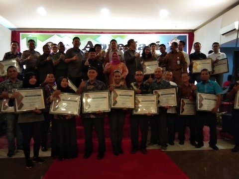 Apresiasi Terbaik 2019 Diberikan Bupati Bengkalis Amril Mukminin Pada Wajib Pajak