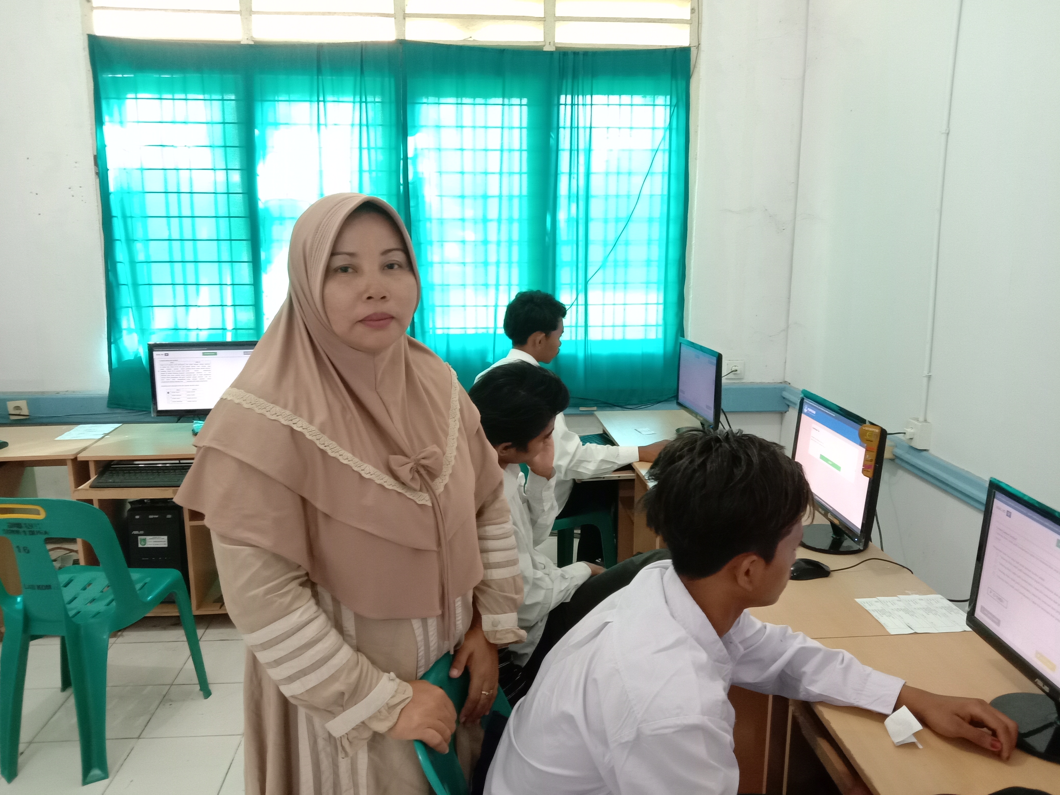 Ujian Paket B/Setara SMP,  8 Warga Belajar PKBM Bunga Tanjung Ikuti UNBK