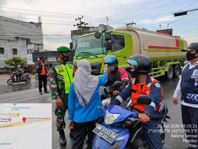 TNI Koramil 04/Mandau Melalui Koptu Paino Lakukan Pengecekan Pendisiplinan Protokol Kesehatan C-19