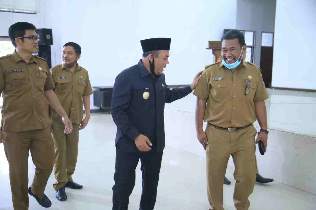 BUPATI LABUHANBATU MOTIVASI ASN DAN PEGAWAI KONTRAK DLH LABUHANBATU