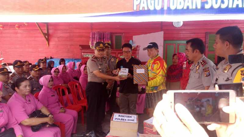 Polri Peduli Korban Kebakaran Masyarakat Tionghoa di Siak