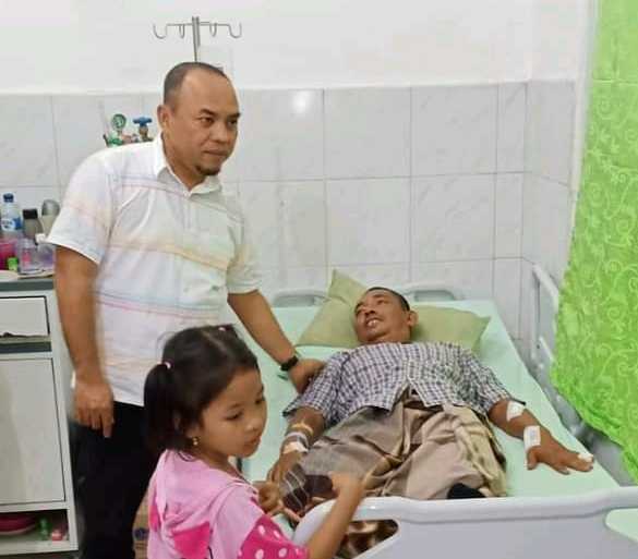 Kunjungan Plt Bupati labuhanbatu Kepada  korban Damkar terbalik