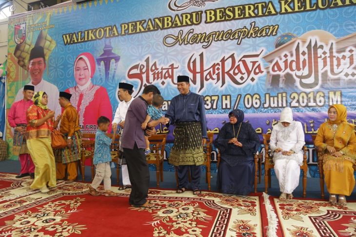 Warga Banjiri Open House Wako Pekanbaru Rayakan Idul Fitri