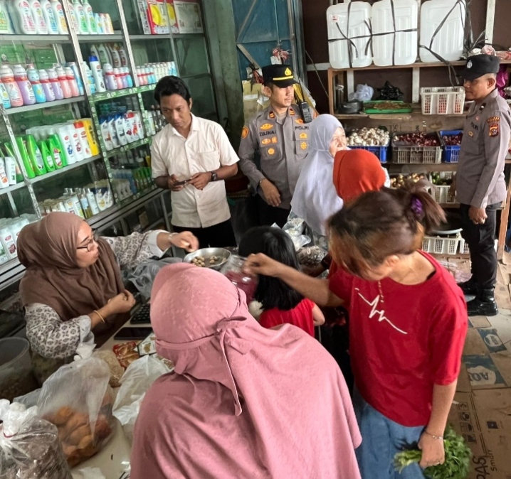 Kapolsek Bukit Kapur Tinjau Harga Sembako Jelang Idul Fitri, Pastikan Stok Aman dan Harga Stabil