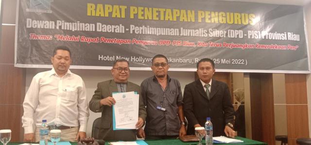 Drs. Wahyudi El Panggabean M.H. Nahkodai DPD Perhimpunan Jurnalis Siber di Provinsi Riau