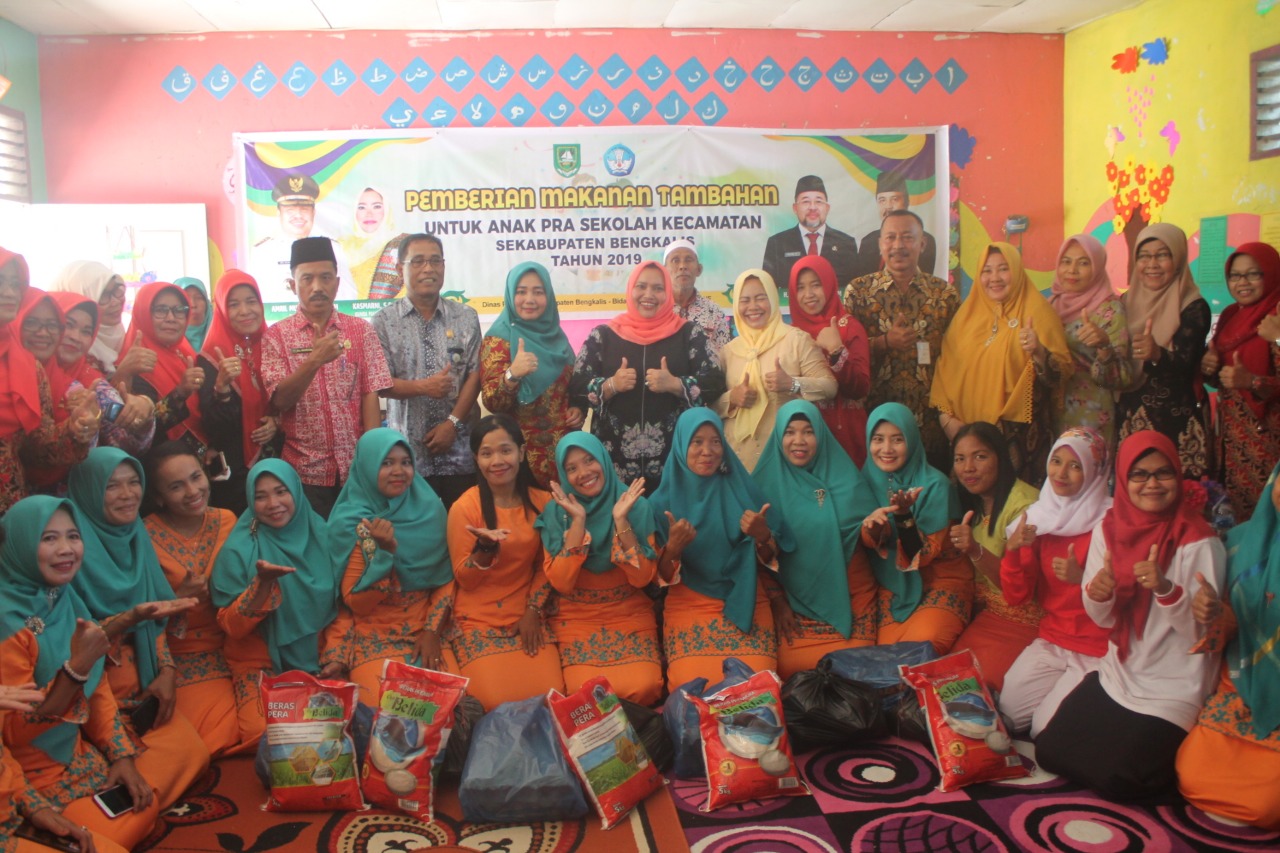 Bunda PAUD Serahkan Bantuan Makanan Tambahan Untuk Anak Pra Sekolah