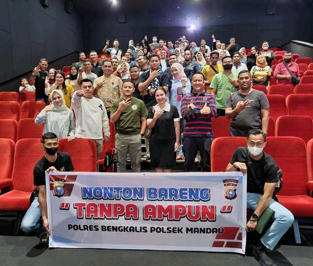 Nobar Bersama Kapolres Bengkalis dan Jajaran Polsek Mandau 