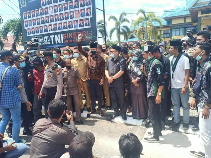 Terkait Penolakan Omnibus Lau UU Cipta Kerja, Ketua DPRD Bengkalis Sambut Aksi Demo Mahasiswa