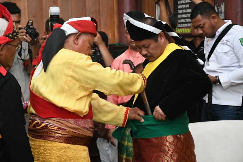 Amril Mukminin Terima Gelar Adat Datuk Monti Alam