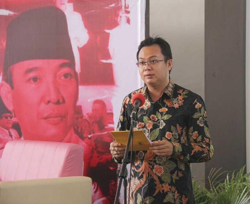 Wabup Buka Bedah Buku “Dibawah Bendera Revolusi”