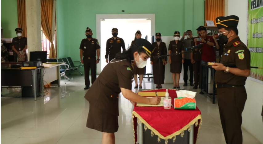 Kajari Dumai Gelar Pelantikan Dan Sekaligus Sertijab Pejabat Struktural  Eselon V.