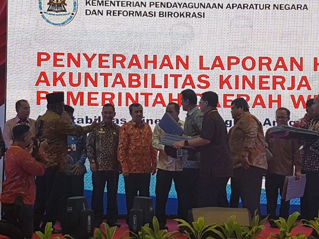 Pemkab Rohil Terima Penghargaan Akutabilitas Predikat B Dari Menpan RB