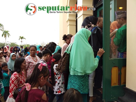 Dalam tiga hari, pengunjung Istana Siak mencapai 25 ribu orang lebih