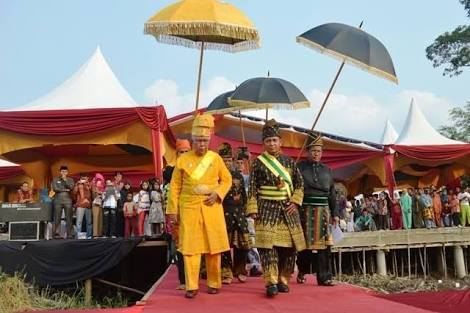 Mandi Balimau Sultan adat Kerajaan Pelalawan yang harus dilestarikan