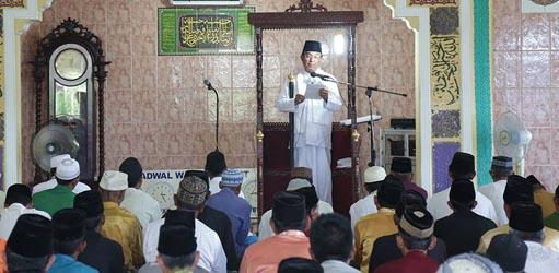 Bupati HM. Wardan Jadi Khatib Jum'at di Kecamatan Mandah, Ini Isi Ceramahnya...