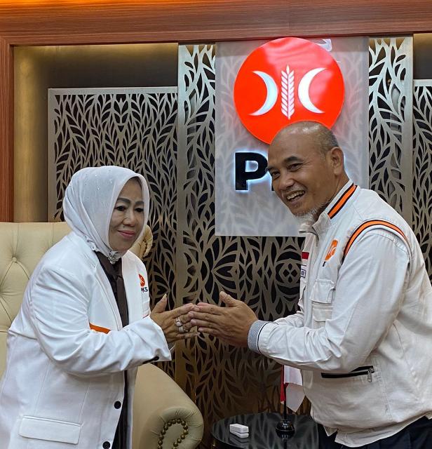 Siap Maju DPR RI Dapil Riau 1, Elidanetti SH MH Resmi 'Pindah Rumah' ke PKS